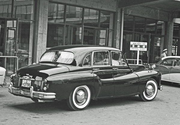 55-1c (034-18) 1955-59 Daimler One-O-Four Saloon.jpg